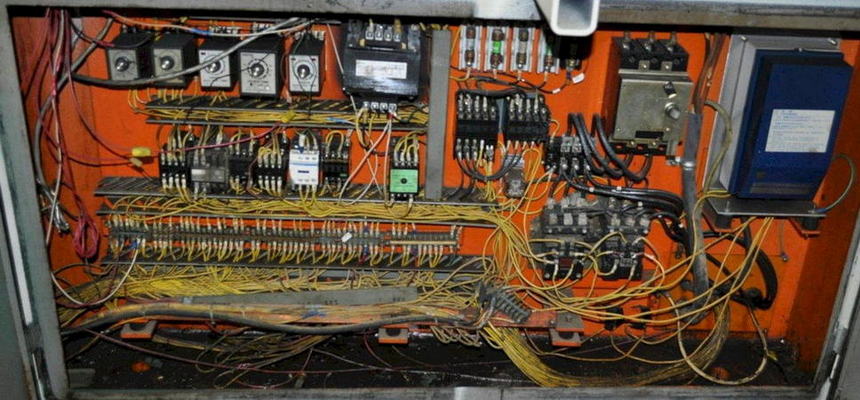 176 Ton AIDA Gap Frame Press, 5.1 Str, 12.7 SH, 3.9 Adj, 93.3 x 29.9 Bed