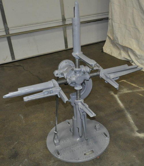 300 Lb LITTELL Uncoiler, 8.5 to 21 ID, 55 OD, 8.5 Mandrel, (4) Keepers