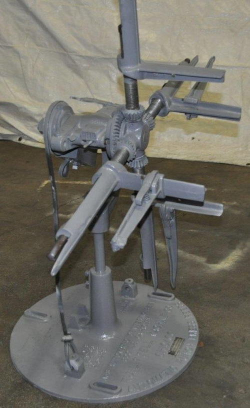 300 Lb LITTELL Uncoiler, 8.5 to 21 ID, 55 OD, 8.5 Mandrel, (4) Keepers