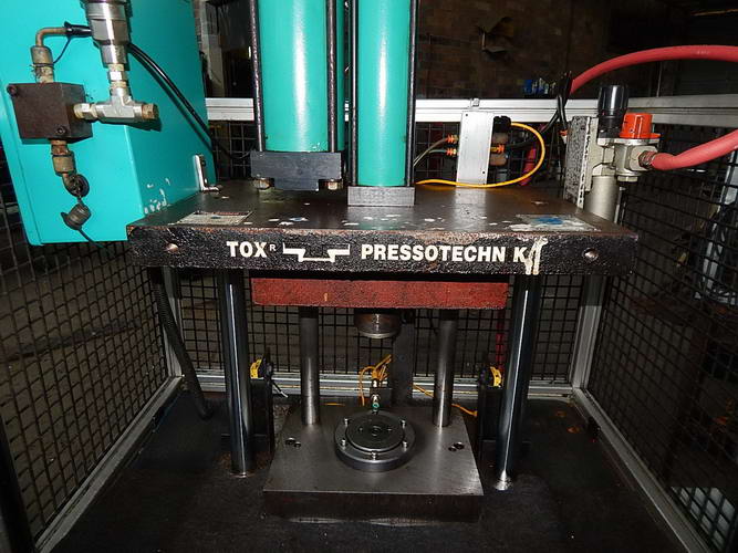 4 Ton TOX PRESSOTECHNIK Pneumatic Press, 7.87 Str, 15 Dylt, 20 x 14 Bed