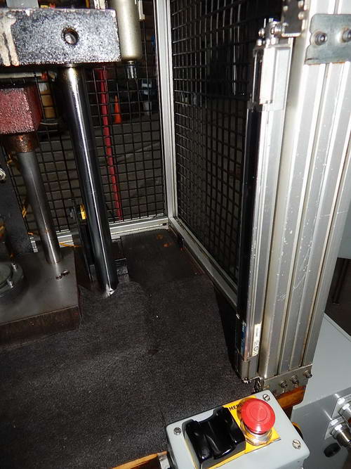 4 Ton TOX PRESSOTECHNIK Pneumatic Press, 7.87 Str, 15 Dylt, 20 x 14 Bed