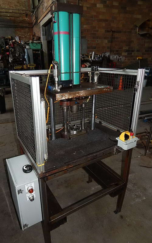 4 Ton TOX PRESSOTECHNIK Pneumatic Press, 7.87 Str, 15 Dylt, 20 x 14 Bed
