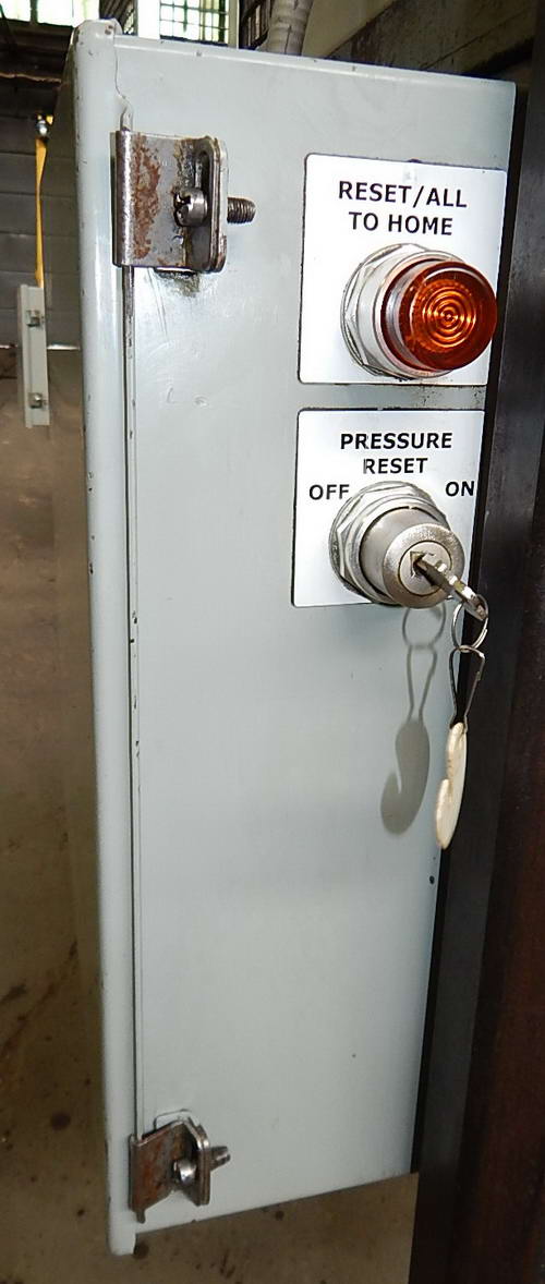 4 Ton TOX PRESSOTECHNIK Pneumatic Press, 7.87 Str, 15 Dylt, 20 x 14 Bed