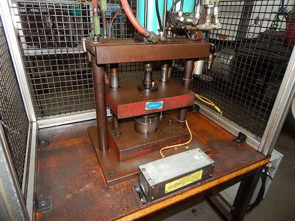 4 Ton TOX PRESSOTECHNIK Pneumatic Press, 7.87 Str, 14 Dylt, 17 x 14 Bed