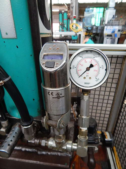 4 Ton TOX PRESSOTECHNIK Pneumatic Press, 7.87 Str, 14 Dylt, 17 x 14 Bed