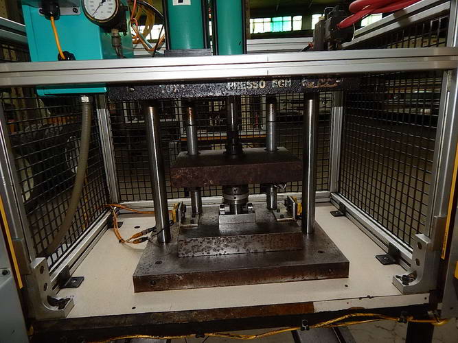 4 Ton TOX PRESSOTECHNIK Pneumatic Press, 7.87 Str, 15 Dylt, 20 x 14 Bed