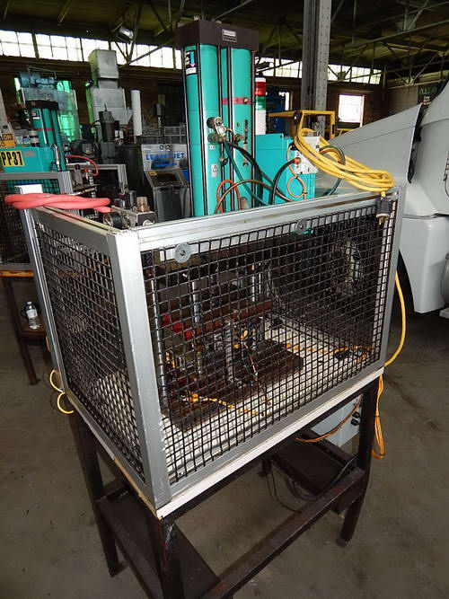 4 Ton TOX PRESSOTECHNIK Pneumatic Press, 7.87 Str, 15 Dylt, 20 x 14 Bed