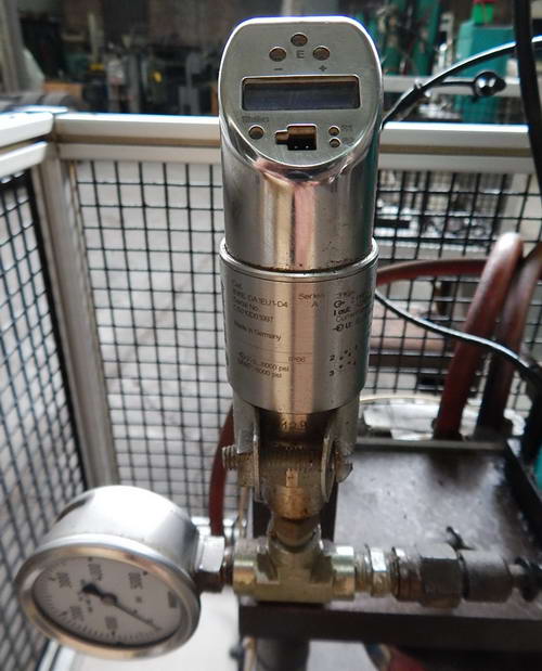 4 Ton TOX PRESSOTECHNIK Pneumatic Press, 5.91 Str, 14-1/2 Dylt, 17 x 14 Bed