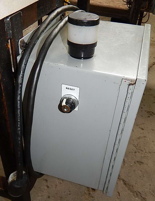 4 Ton TOX PRESSOTECHNIK Pneumatic Press, 5.91 Str, 14-1/2 Dylt, 17 x 14 Bed