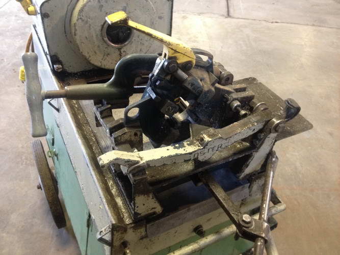 2 OSTER 664 Pipe & Bolt Threader, Cut-Off/Thread/Ream/Bevel/Groove, Auto Chuck