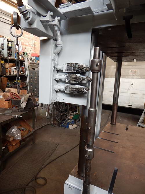 25 Ton KEYSTONE Hydraulic Trim Press, 14 Str, 30-1/4 Dylt, 34 x 32 Bed