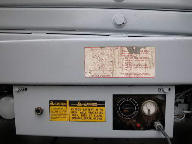 500 Lb MEC Manlift, 27 x 7' Platform with 42 Fold Down Extension, 19'9 Lift