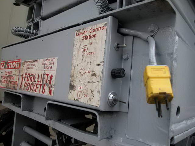 500 Lb MEC Manlift, 27 x 7' Platform with 42 Fold Down Extension, 19'9 Lift