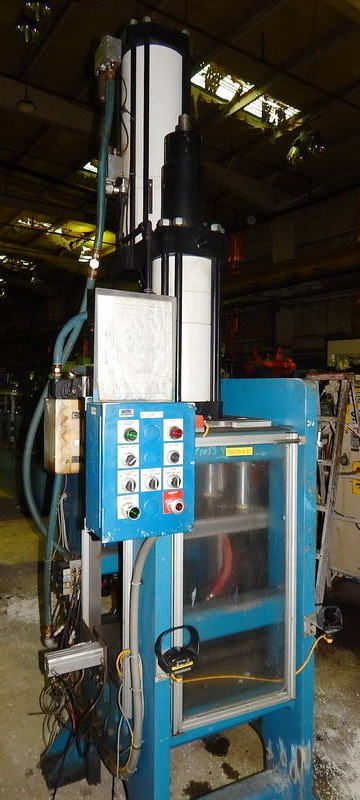 90 Ton FARGER & JOOSTEN MULTIPOWER Press, 7.9 Str, 26 DLO, 24 x 17 Bed/Ram