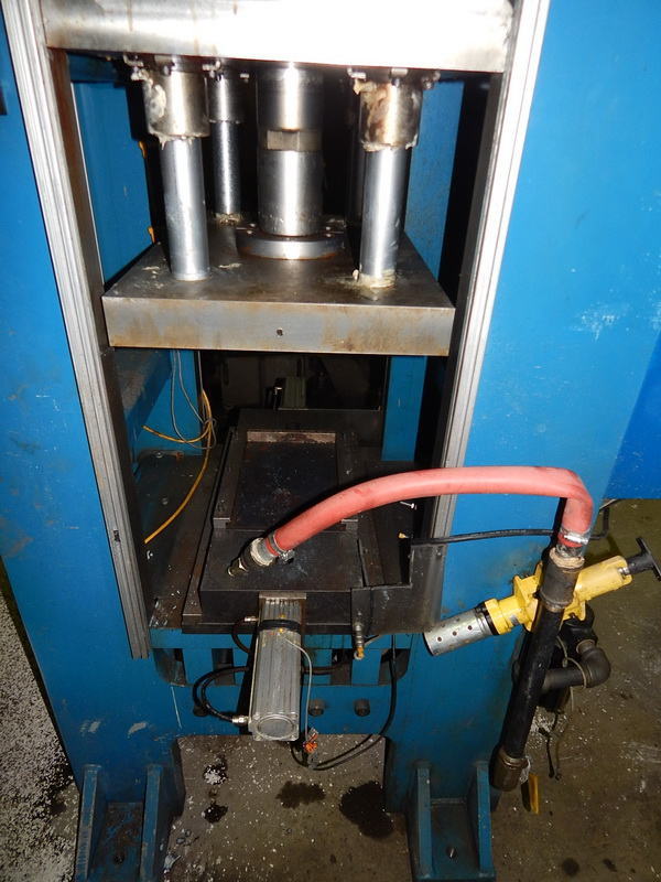 90 Ton FARGER & JOOSTEN MULTIPOWER Press, 7.9 Str, 26 DLO, 24 x 17 Bed/Ram