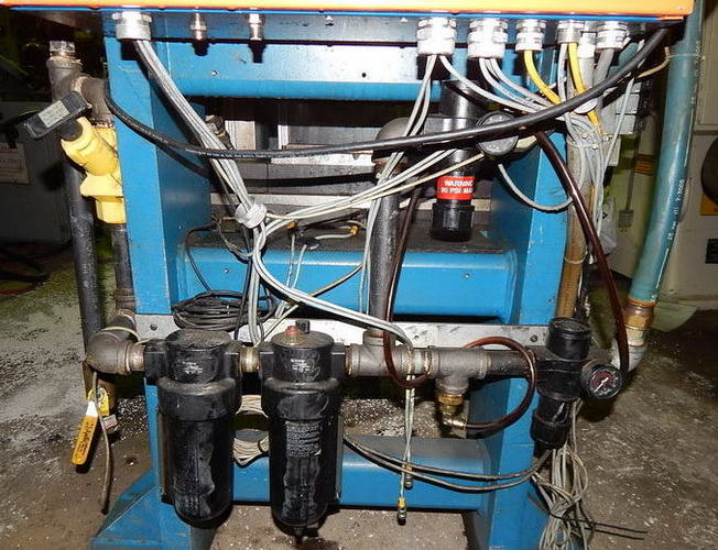 90 Ton FARGER & JOOSTEN MULTIPOWER Press, 7.9 Str, 26 DLO, 24 x 17 Bed/Ram