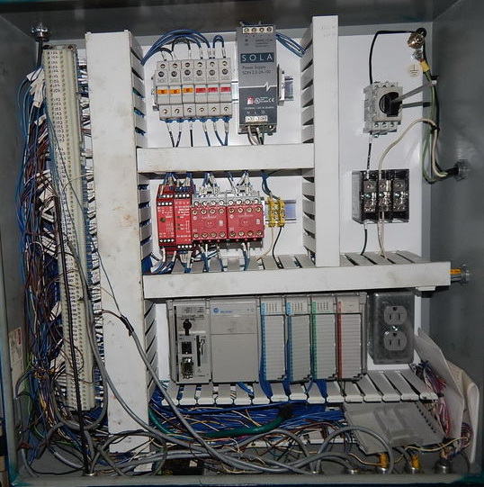 90 Ton FARGER & JOOSTEN MULTIPOWER Press, 7.9 Str, 26 DLO, 24 x 17 Bed/Ram