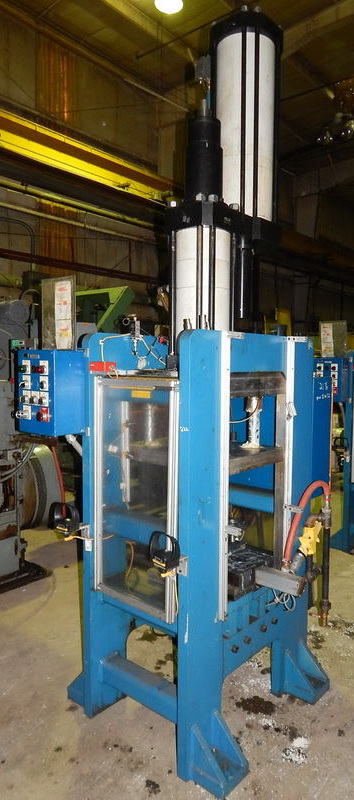 90 Ton FARGER & JOOSTEN MULTIPOWER Press, 7.9 Str, 26 DLO, 24 x 17 Bed/Ram