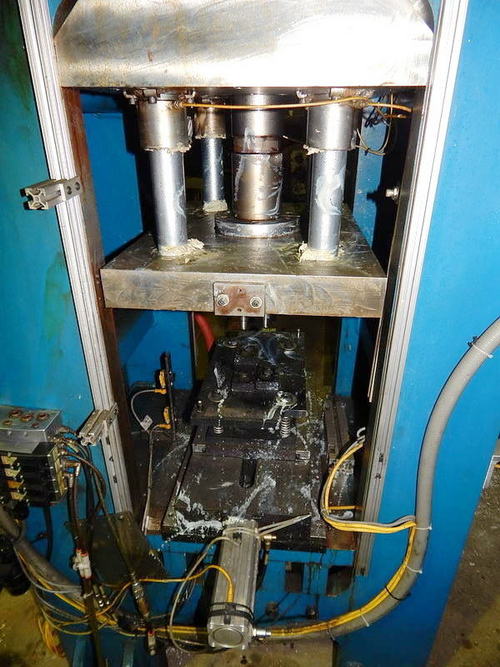 90 Ton FARGER & JOOSTEN MULTIPOWER Press, 7.9 Str, 26 DLO, 24 x 17 Bed/Ram