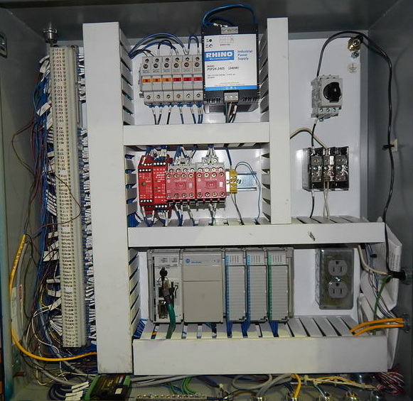 90 Ton FARGER & JOOSTEN MULTIPOWER Press, 7.9 Str, 26 DLO, 24 x 17 Bed/Ram