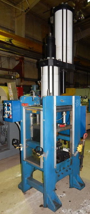 90 Ton FARGER & JOOSTEN MULTIPOWER Press, 7.9 Str, 26 DLO, 24 x 17 Bed/Ram