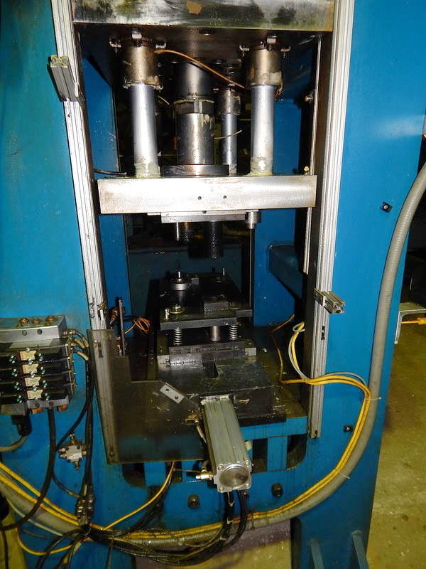 90 Ton FARGER & JOOSTEN MULTIPOWER Press, 7.9 Str, 26 DLO, 24 x 17 Bed/Ram