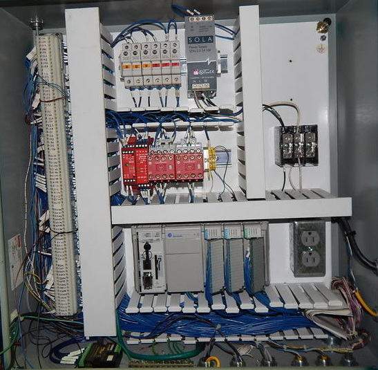 90 Ton FARGER & JOOSTEN MULTIPOWER Press, 7.9 Str, 26 DLO, 24 x 17 Bed/Ram