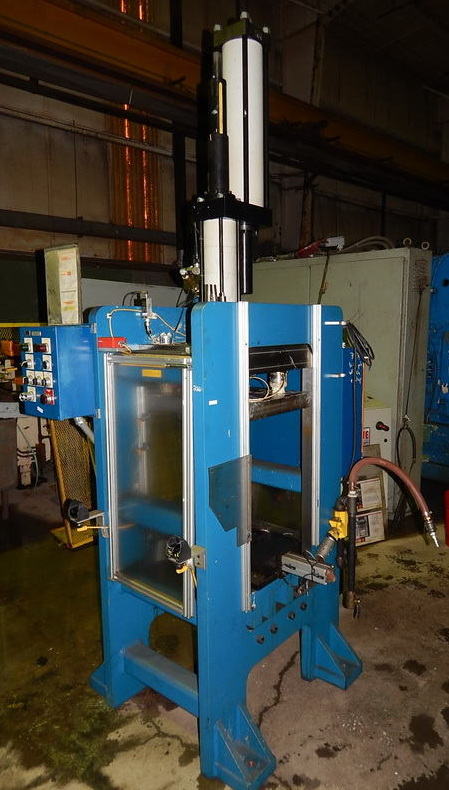 16 Ton FARGER & JOOSTEN MULTIPOWER Press, 7.9 Str, 13 DLO, 14 x 14 Bed/Ram