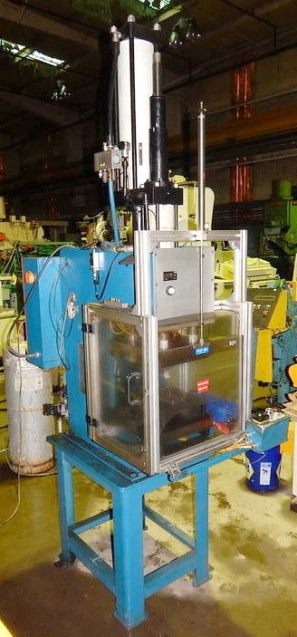 16 Ton FARGER & JOOSTEN MULTIPOWER C-Frame, 7.9 Str, 13 DLO, 14 x 14 Bed/Ram