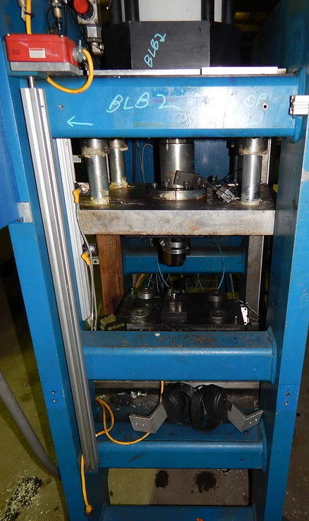 120 Ton FARGER & JOOSTEN MULTIPOWER Press, 7.9 Str, 26 DLO, 24 x 17 Bed/Ram