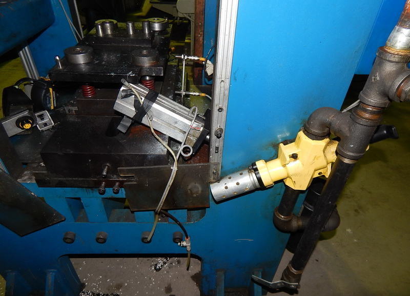 120 Ton FARGER & JOOSTEN MULTIPOWER Press, 7.9 Str, 26 DLO, 24 x 17 Bed/Ram