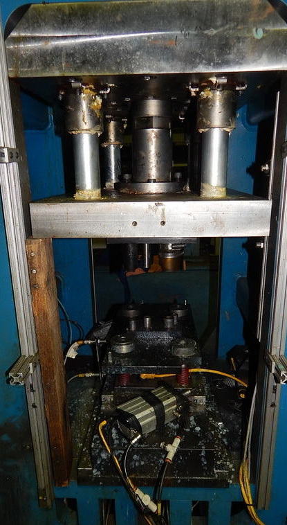 120 Ton FARGER & JOOSTEN MULTIPOWER Press, 7.9 Str, 26 DLO, 24 x 17 Bed/Ram