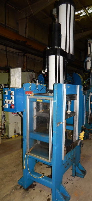 90 Ton FARGER & JOOSTEN MULTIPOWER Press, 7.9 Str, 26 DLO, 24 x 17 Bed/Ram