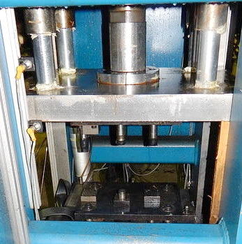 90 Ton FARGER & JOOSTEN MULTIPOWER Press, 7.9 Str, 26 DLO, 24 x 17 Bed/Ram