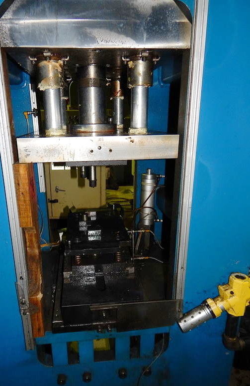 90 Ton FARGER & JOOSTEN MULTIPOWER Press, 7.9 Str, 26 DLO, 24 x 17 Bed/Ram