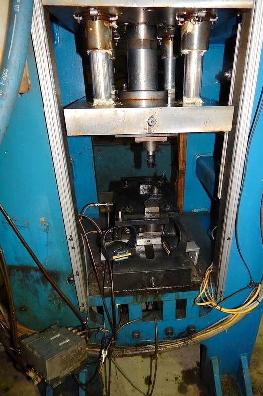 90 Ton FARGER & JOOSTEN MULTIPOWER Press, 7.9 Str, 26 DLO, 24 x 17 Bed/Ram