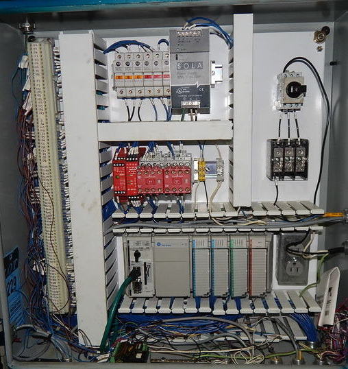 90 Ton FARGER & JOOSTEN MULTIPOWER Press, 7.9 Str, 26 DLO, 24 x 17 Bed/Ram