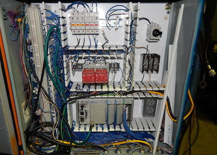 16 Ton FARGER & JOOSTEN MULTIPOWER Press, 7.9 Str, 13 DLO, 14 x 14 Bed/Ram