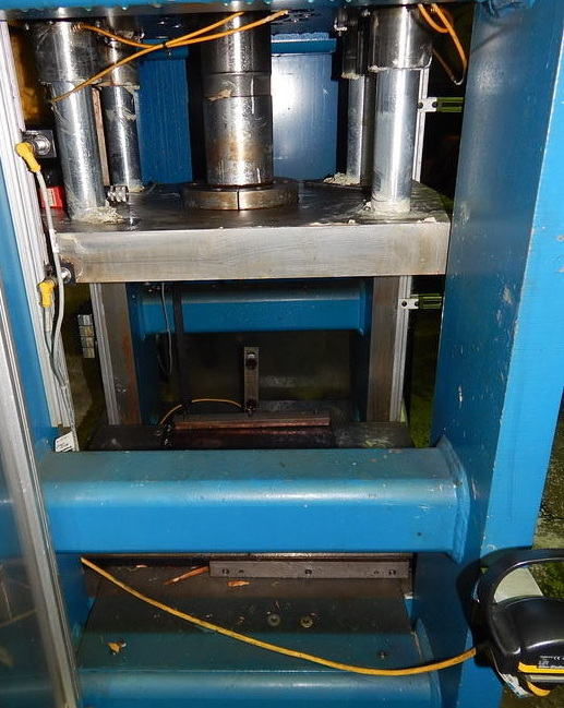 120 Ton FARGER & JOOSTEN MULTIPOWER Press, 7.9 Str, 26 DLO, 24 x 17 Bed/Ram