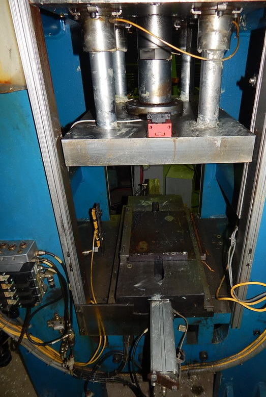 120 Ton FARGER & JOOSTEN MULTIPOWER Press, 7.9 Str, 26 DLO, 24 x 17 Bed/Ram