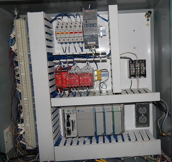 120 Ton FARGER & JOOSTEN MULTIPOWER Press, 7.9 Str, 26 DLO, 24 x 17 Bed/Ram