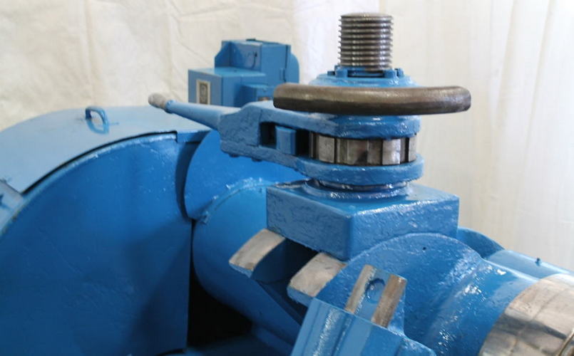 4 x 4 x 5/8 BUFFALO Angle Roll, 2-3/4 Rds, 2-1/2 Sqs, 35 FPM, 20 HP