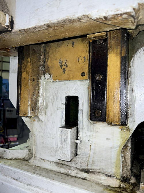 110 Ton NIAGARA Gap Frame Press, 5 Str, 19.25 SH, 5 Adj, 42 x 27 Bed, 10 HP