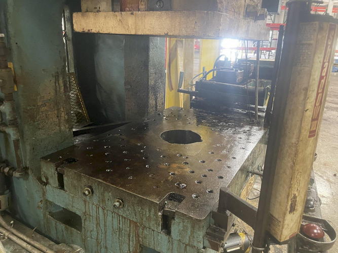 110 Ton BLISS OBI Press, 8 Str, 18 SH, 4 Adj, 42 x 27 Bed, 40 SPM, 10 HP