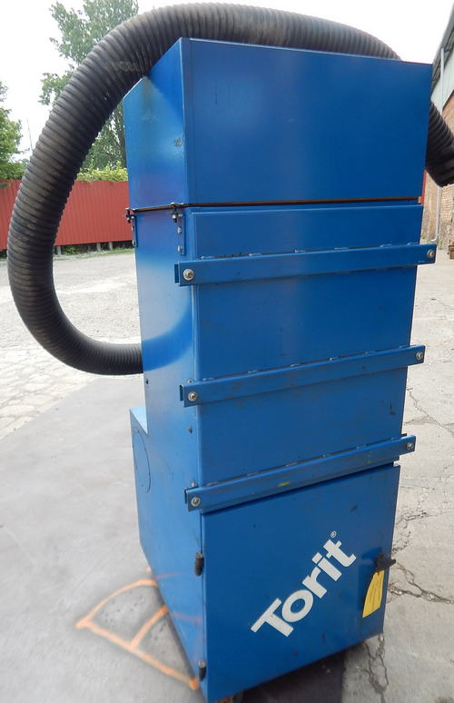 550 CFM DONALDSON Dust Collector, 65 Sq Ft Filter Area, 1.8 Cu Ft Dust Drawer