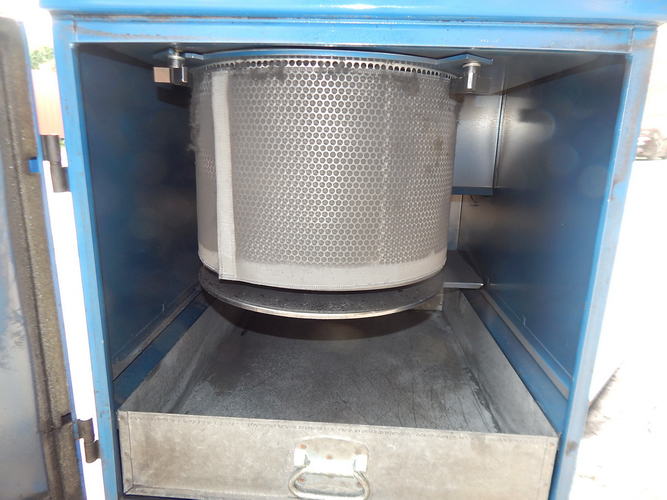 550 CFM DONALDSON Dust Collector, 65 Sq Ft Filter Area, 1.8 Cu Ft Dust Drawer