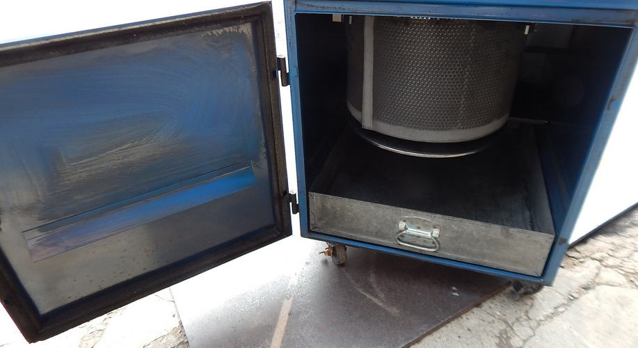 550 CFM DONALDSON Dust Collector, 65 Sq Ft Filter Area, 1.8 Cu Ft Dust Drawer