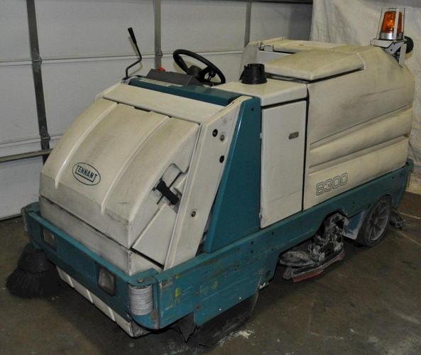 TENNANT 8300 Sweeper Scrubber, 50 Sweeping Path, 36 Volt, Charger, 1,072 Hours