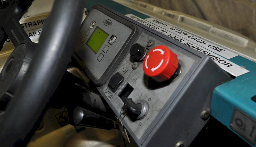 TENNANT 8300 Sweeper Scrubber, 50 Sweeping Path, 36 Volt, Charger, 1,072 Hours