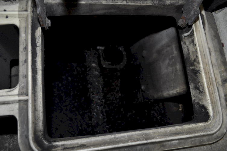 TENNANT 8300 Sweeper Scrubber, 50 Sweeping Path, 36 Volt, Charger, 1,072 Hours